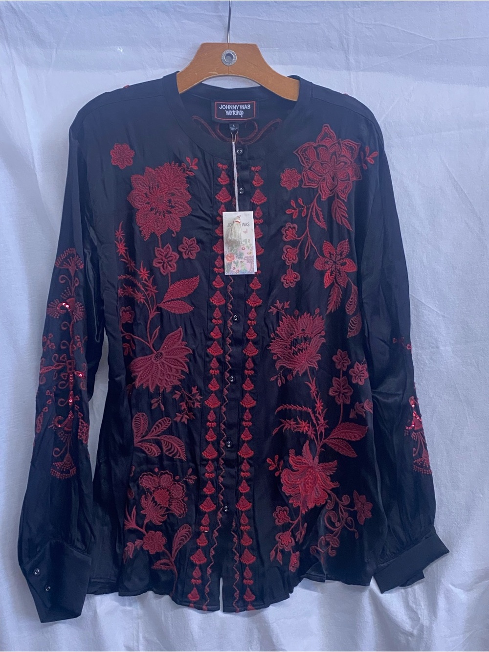NWT Johnny Was Annalina Sequin Red Floral Embroidery Blouse. Size L.